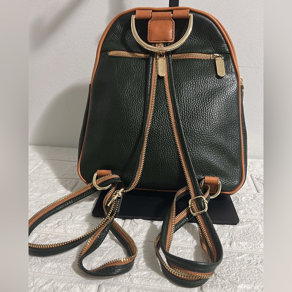 LIKE NEW | MADE IN ITALY | CONVERTIBLE BACKPACK SLING ADJUSTABLE ZIP SHOULDER - Picture 2 of 6
